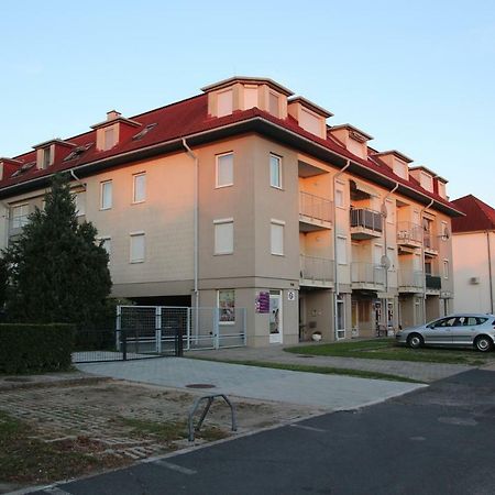 Apartment With Swing Heviz Bagian luar foto