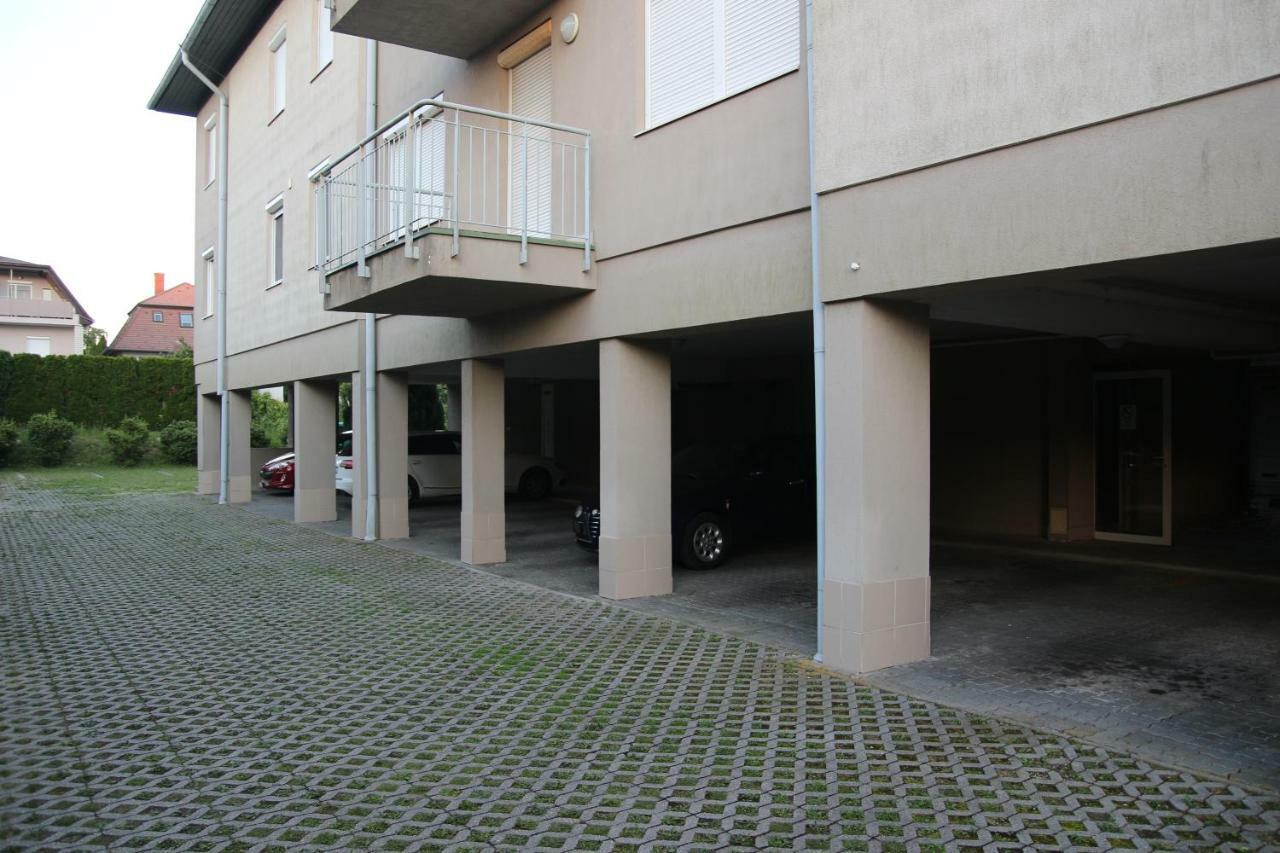 Apartment With Swing Heviz Bagian luar foto