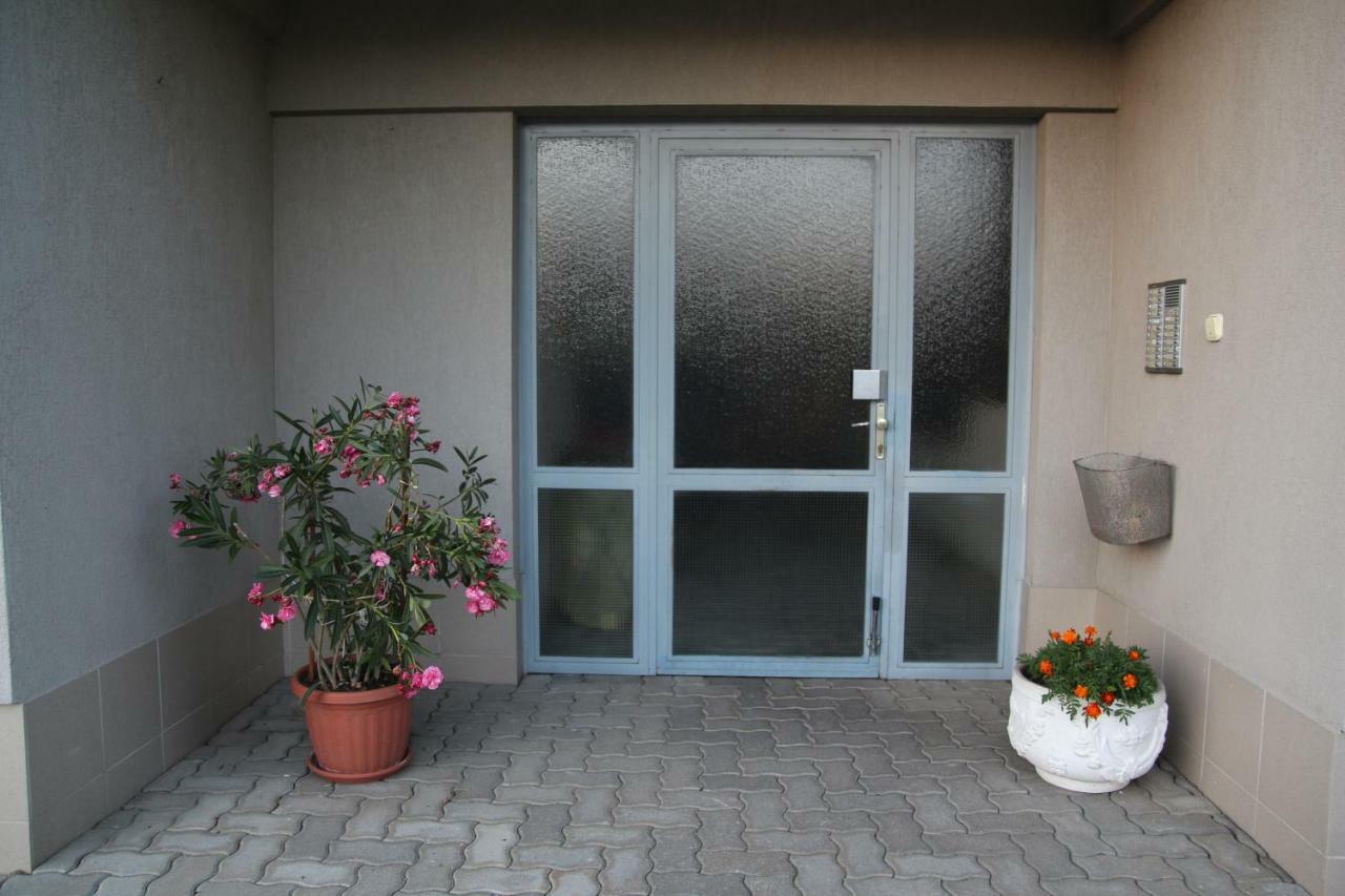 Apartment With Swing Heviz Bagian luar foto